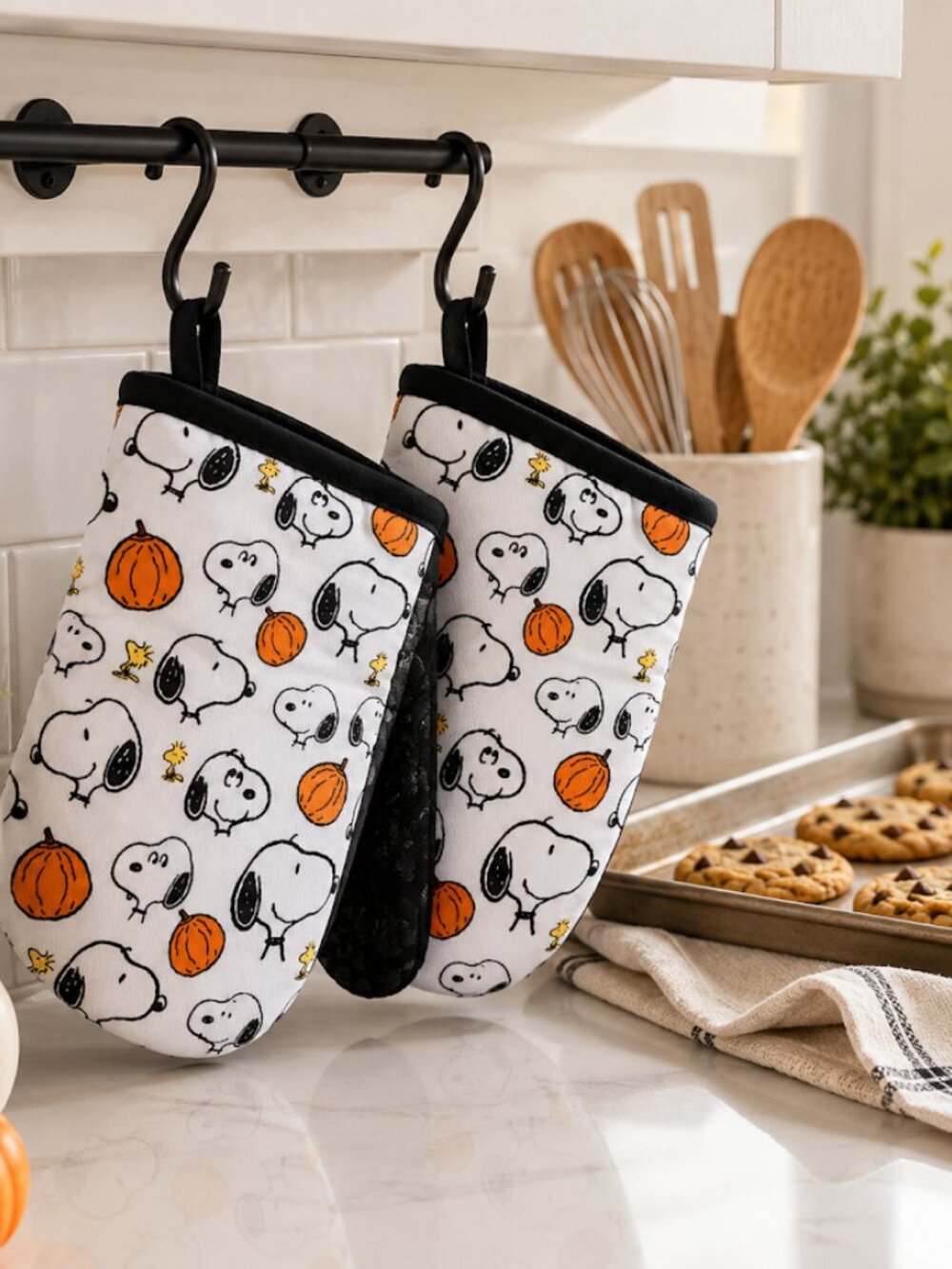 Peanuts Kitchen Mini Mitts - Set of 2